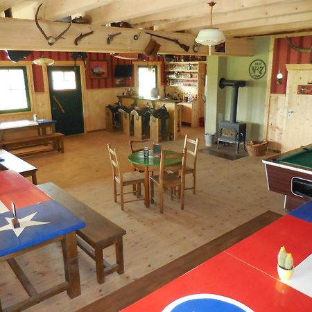Horse Lake Ranch Neuendorf  Extérieur photo