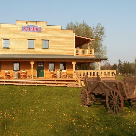 Horse Lake Ranch Neuendorf  Extérieur photo