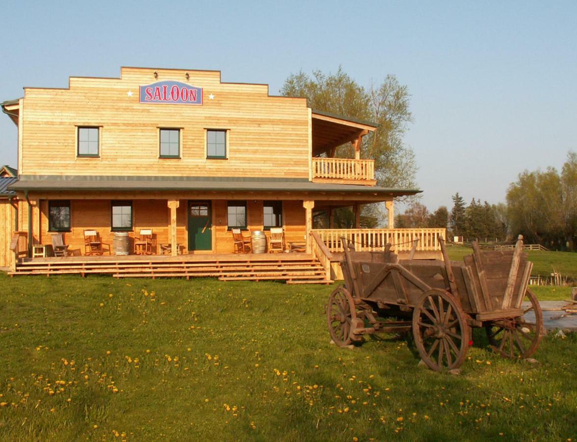 Villa Horse Lake Ranch à Neuendorf  Extérieur photo